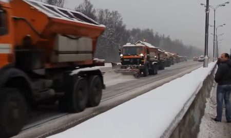 Moskva: Cestári nedali snehu žiadnu šancu!