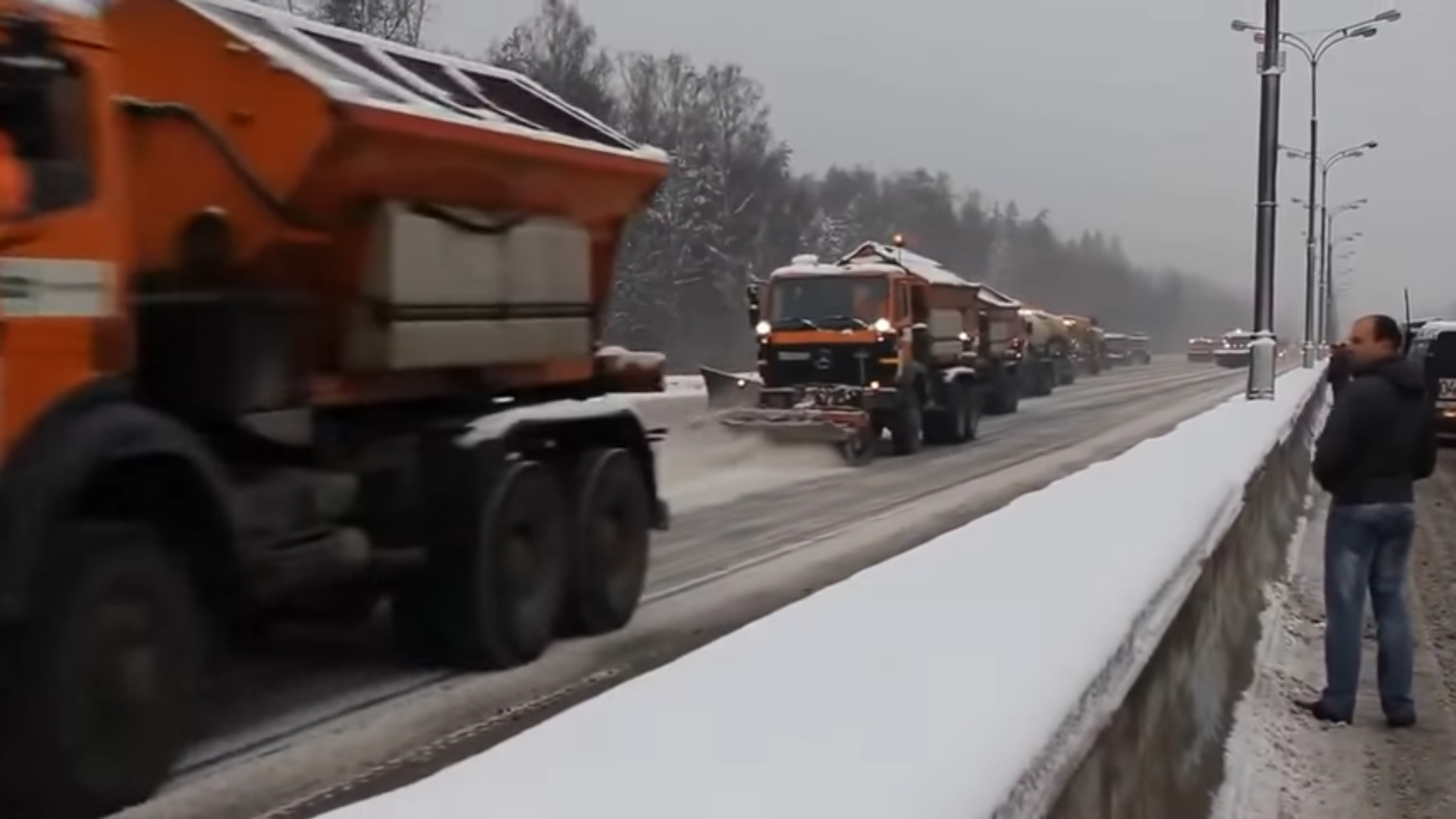 Moskva: Cestári nedali snehu žiadnu šancu!