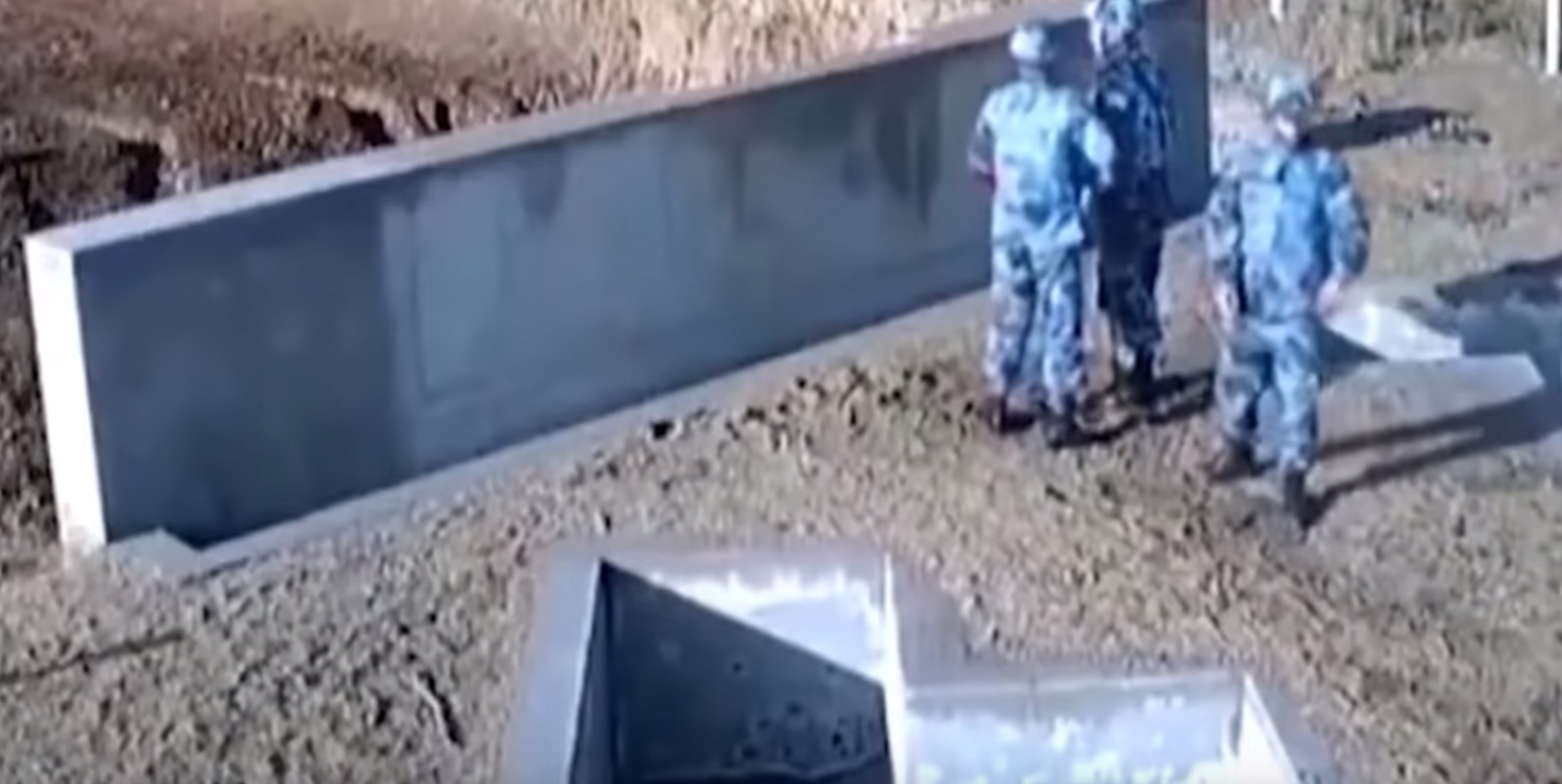 Čínsky vojak odhodil granát tak nešťastne, že sa takmer sám odpálil