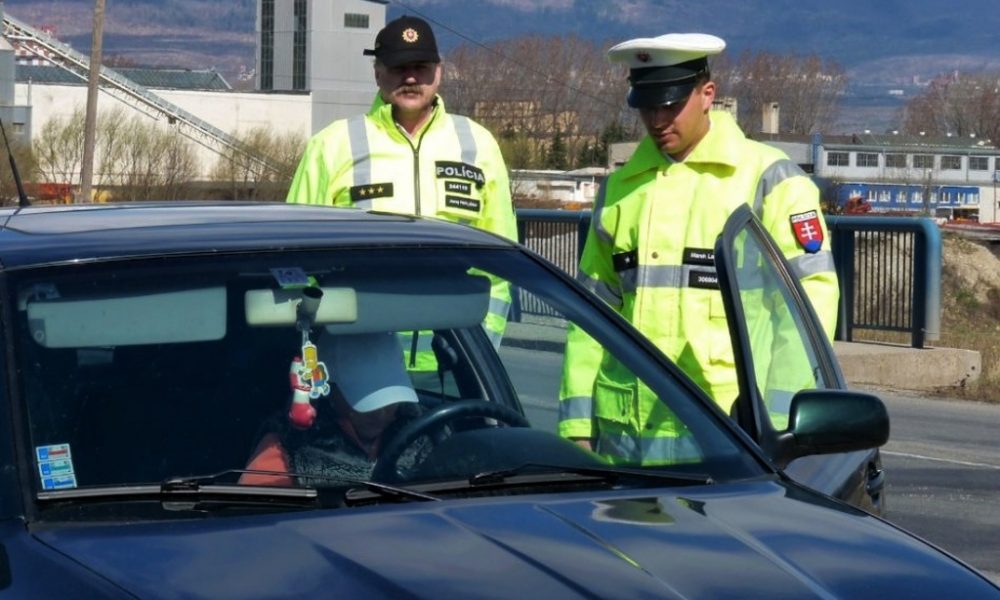 Ako sa správať k policajtom počas rutinnej dopravnej kontroly?