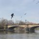 Anglický Iron Man preletel nad českou riekou Vltava