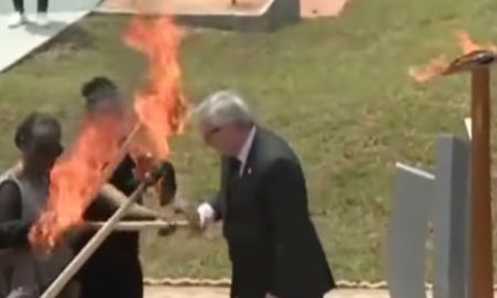 Video: Ohnivák Juncker takmer upálil prvú dámu Rwandy