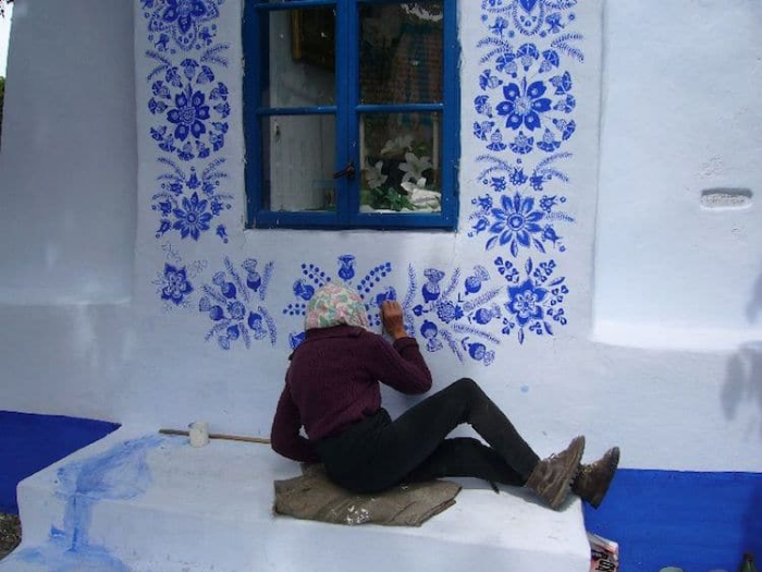90-ročná Agnes z Českej republiky trávi svoj čas maľovaním miestnych domov